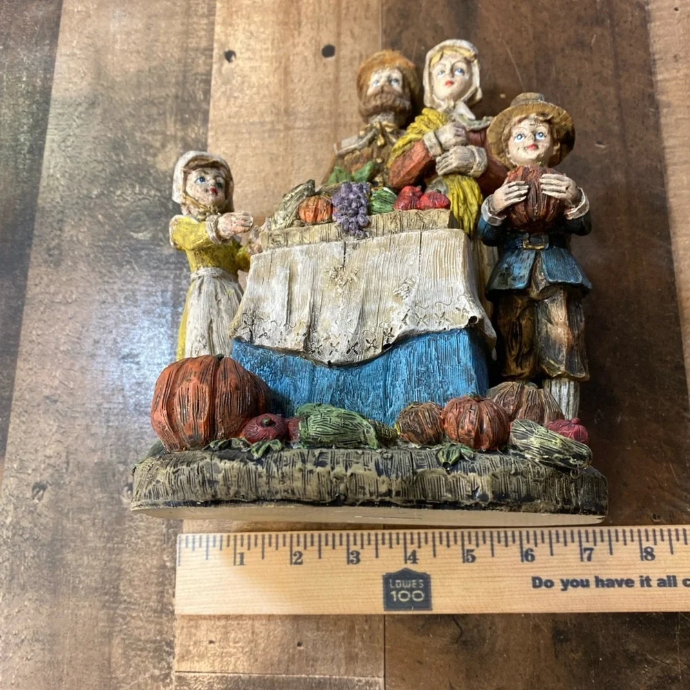 Vintage Style Colonial Pilgrim Family Thanksgiving Dinner Statue Decoration‎